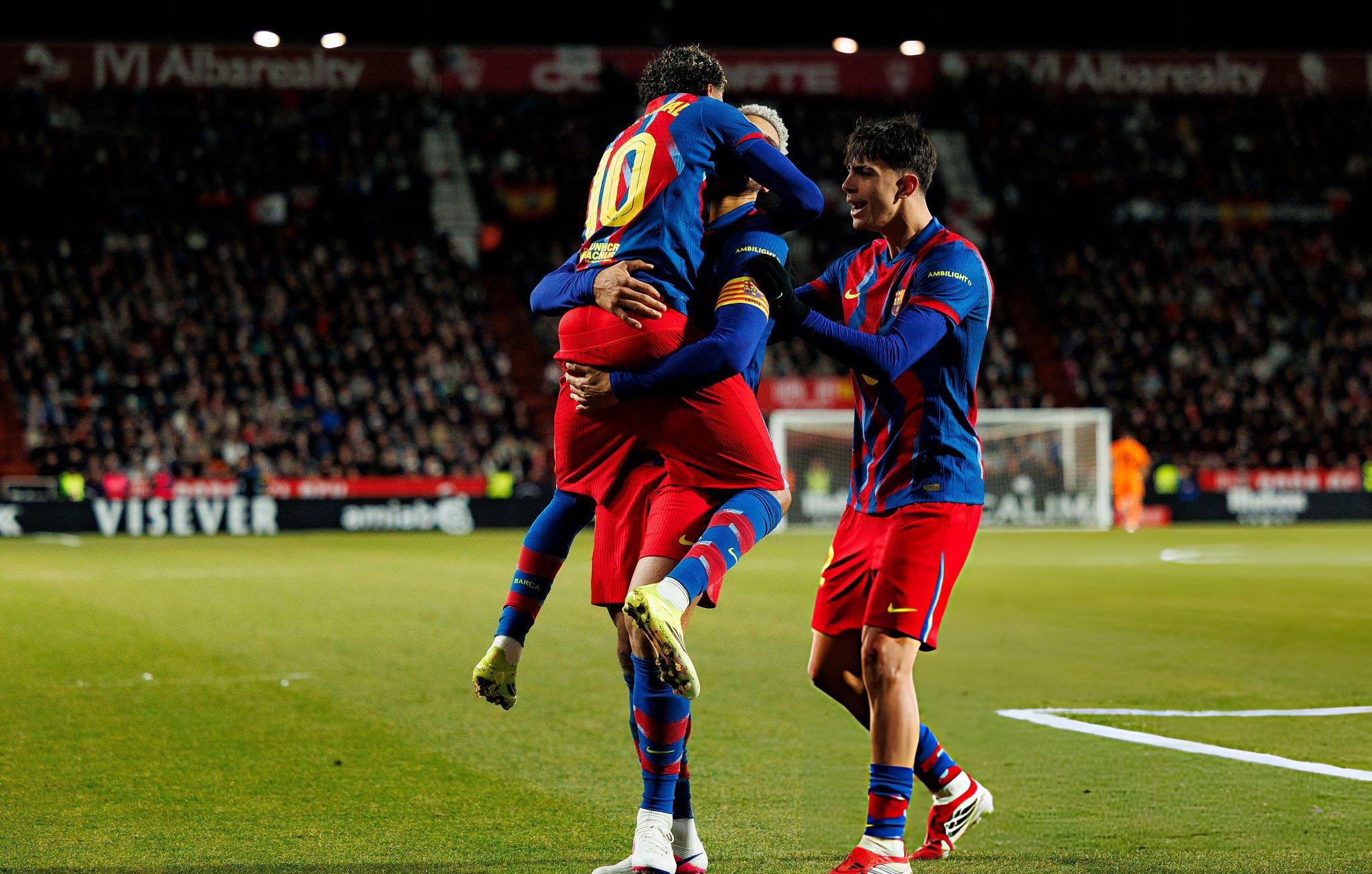 আরও এক ফাইনালের দরজায় কড়া নাড়ছে বার্সেলোনা