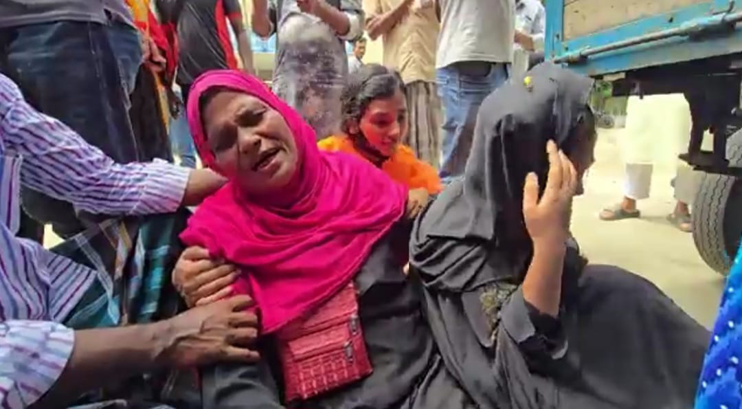বরিশালে যুবককে ‘ডেকে নিয়ে’ ডাকাত বলে মাইকিং, পরে পিটিয়ে হত্যা