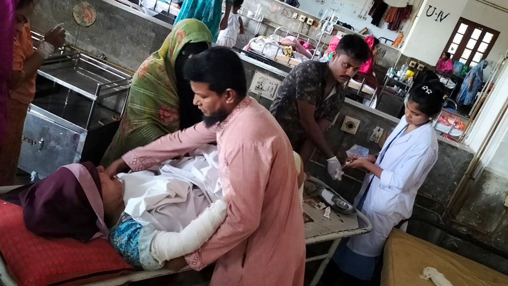 পলিথিনে মোড়ানো অন্তঃসত্ত্বা নারী উদ্ধার: সন্তান নষ্ট করতে অপহরণের পর নির্যাতন