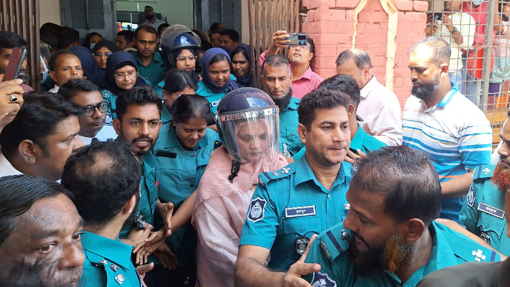বরিশালের সাবেক এমপি জেবুন্নেসা আফরোজ কারাগারে