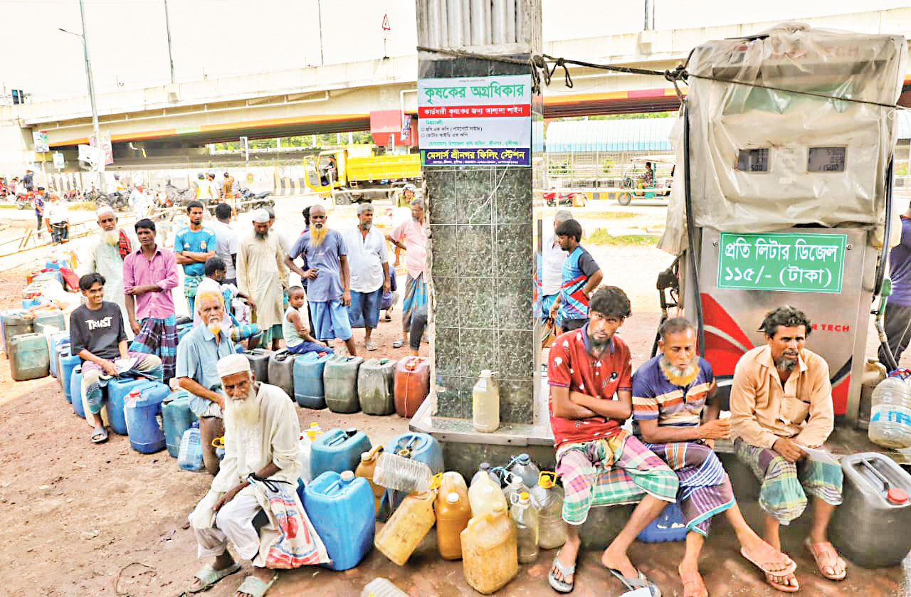 দাম বাড়ল জ্বালানির, চাপ বাড়ল জীবনে