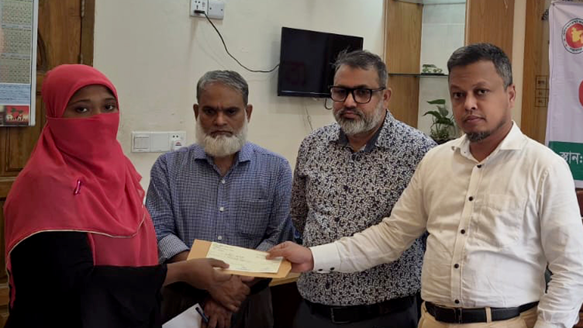 সড়ক দুর্ঘটনায় ক্ষতিগ্রস্ত ১৮ পরিবারকে বিআরটিএ’র ৭৬ লাখ টাকার অনুদান