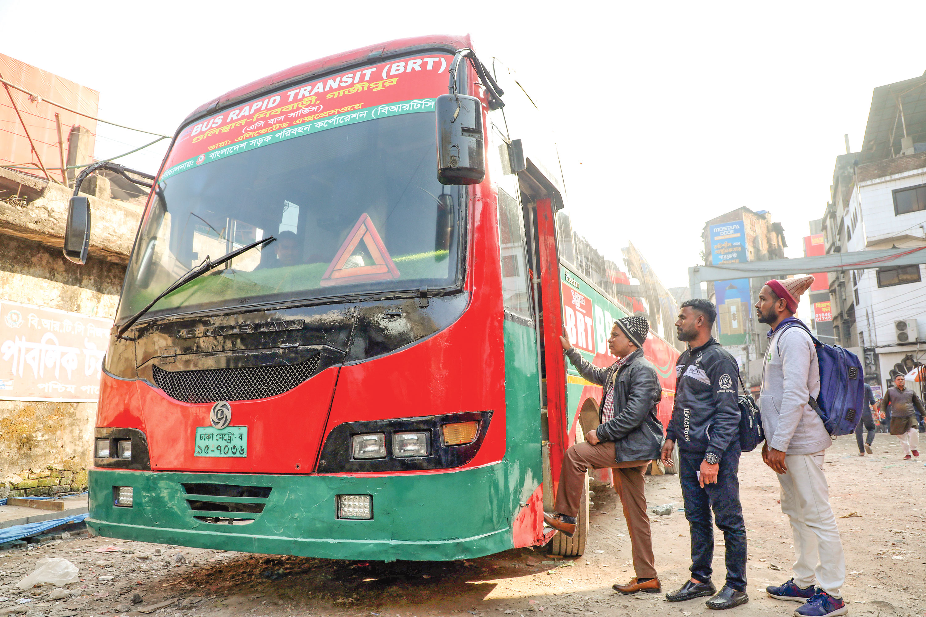 অসমাপ্ত বিআরটিতে চালু বিআরটিসি বাস