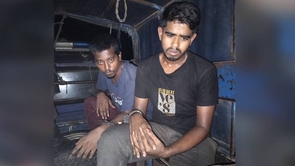 ৯৯৯-এ ফোন পেয়ে মহাখালী থেকে চুরি হওয়া বাস উদ্ধার, গ্রেপ্তার ২