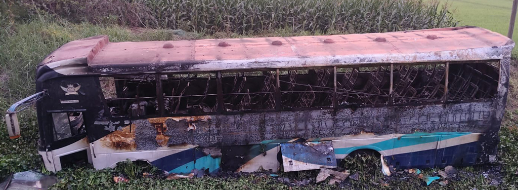 খাদে পড়ে বাসে আগুন