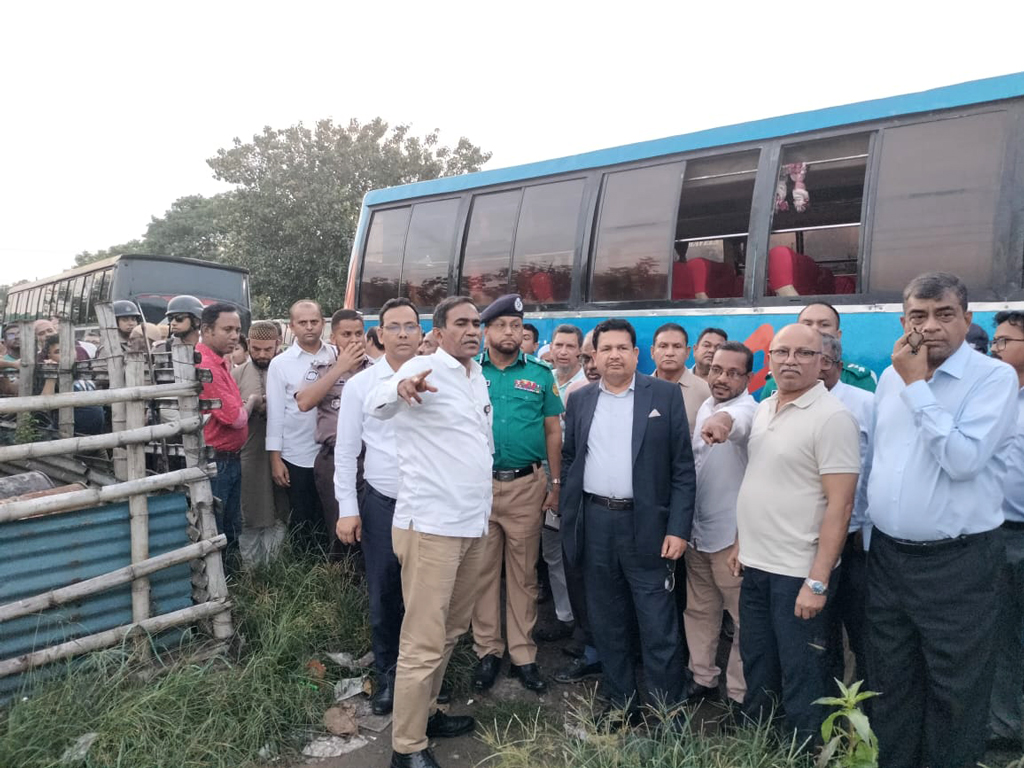 রাজধানীতে বাস টার্মিনালের স্থান পরিদর্শনে সরকারের উচ্চপর্যায়ের দল