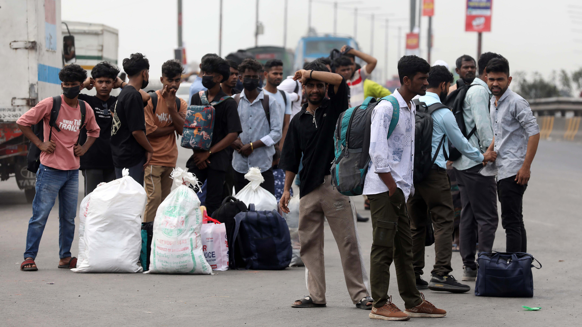 গাবতলী ও মহাখালী বাস টার্মিনালে প্রচণ্ড ভিড়, মিলছে না টিকিট