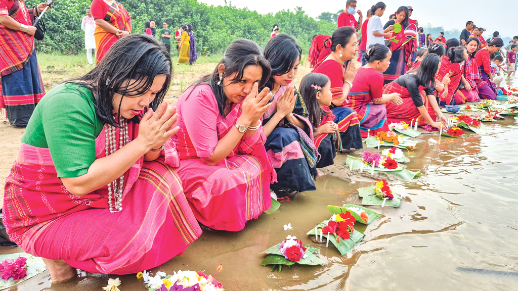 বিজু-সাংগ্রাই-বৈসু: ফুলে ফুলে ভরে গেল ছড়া, নদ-নদী ও হ্রদ