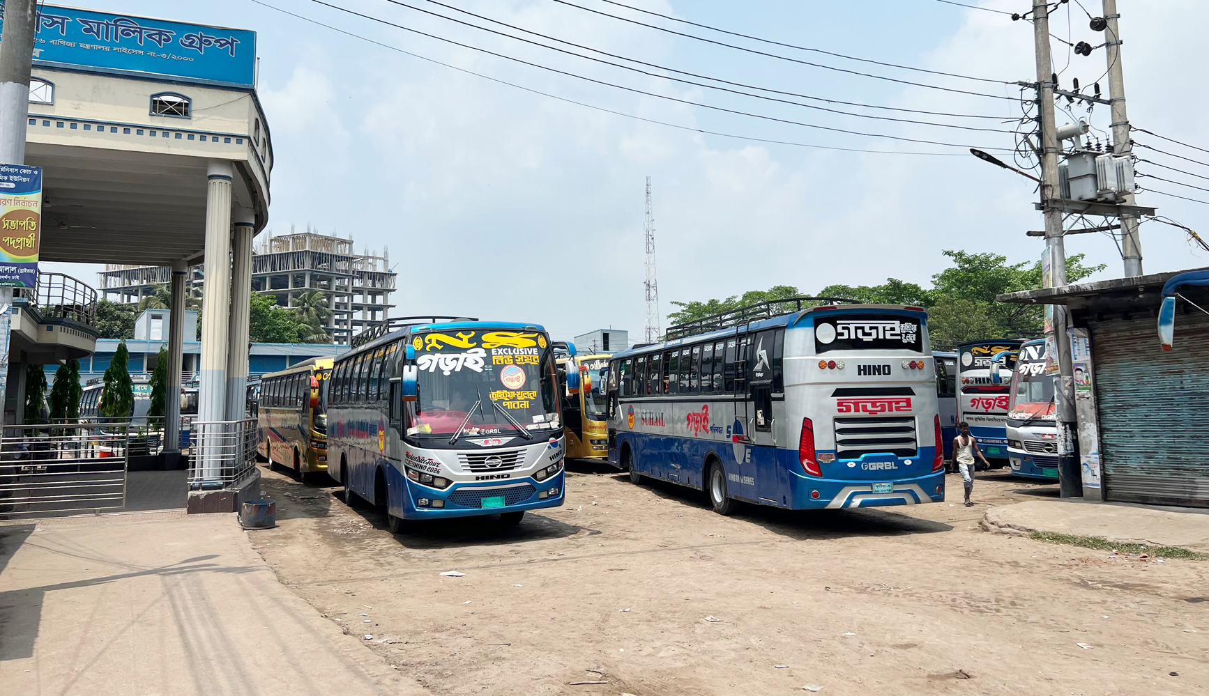 কুষ্টিয়ায় অনির্দিষ্টকালের জন্য বাস চলাচল বন্ধ