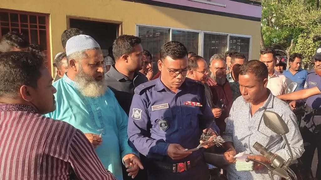 গাইবান্ধা জেলা প্রশাসকের নির্দেশনা: তেল নিতে লাগবে হেলমেট-ড্রাইভিং লাইসেন্স ও বৈধ কাগজ