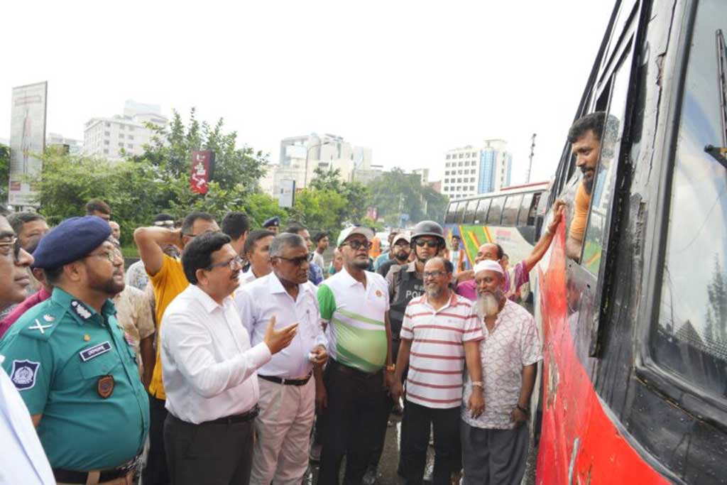 মহাখালী থেকে পূর্বাচলের অস্থায়ী ডিপোতে বাস স্থানান্তর কার্যক্রম উদ্বোধন