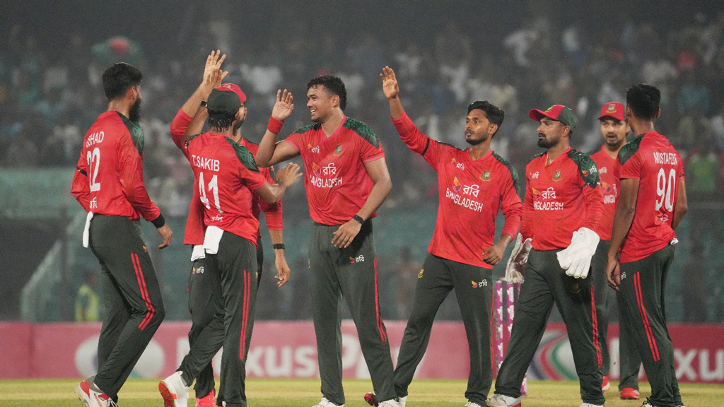 প্রতিশোধের ম্যাচে বাংলাদেশকে ১৬৬  রানের লক্ষ্য দিল ওয়েস্ট ইন্ডিজ