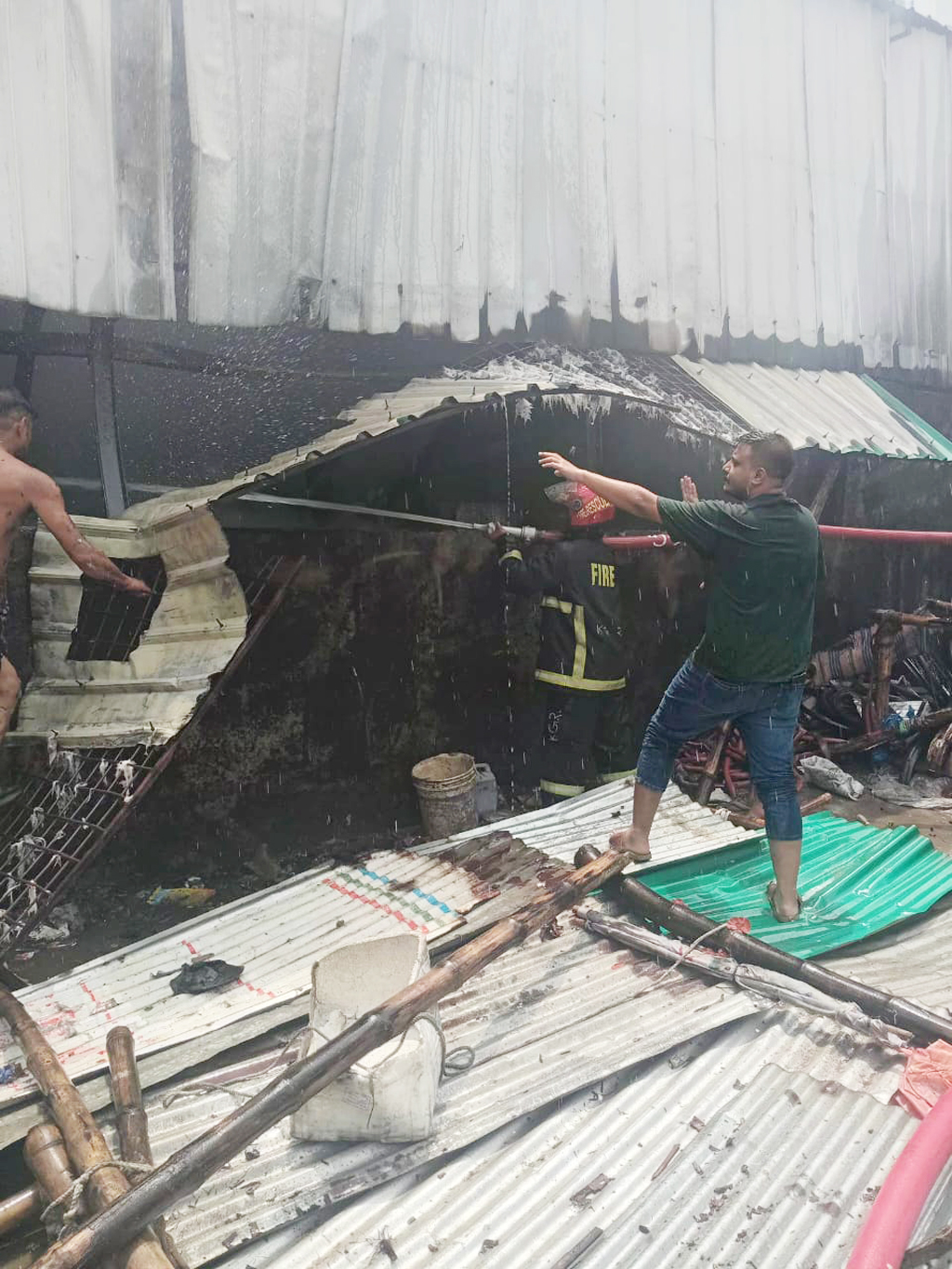 রাজধানীর বাসাবোতে ঝুটের গোডাউনে আগুন, ২ ইউনিটের চেষ্টায় নিয়ন্ত্রণে