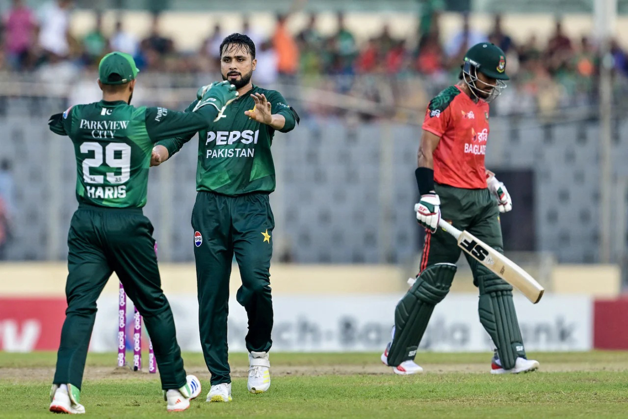 বাংলাদেশকে ‘সমর্থন’ জানিয়ে বিশ্বকাপ প্রস্তুতি বন্ধ রাখল পাকিস্তান