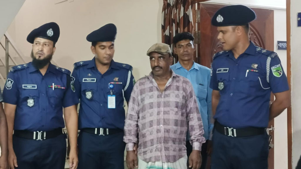 ঈদের দিন বাসচাপায় বাবা-ছেলে নিহতের ঘটনায় চালক গ্রেপ্তার