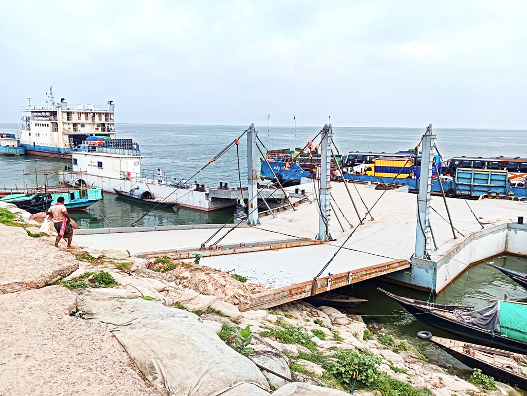 দৌলতদিয়া-পাটুরিয়া ঘাটের চিত্র বদলায়নি