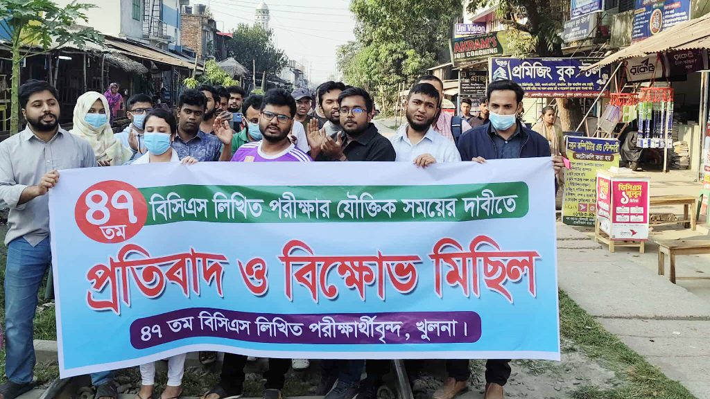 খুলনায় রেললাইনে অবরোধ, ট্রেনের শিডিউল বিপর্যয়