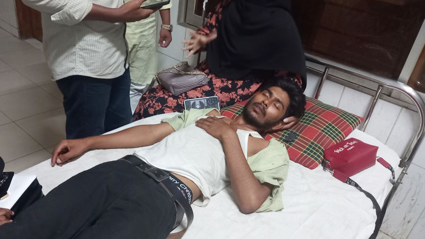 বৈষম্যবিরোধী ছাত্রনেতাদের ওপর বাসশ্রমিকদের হামলা, আহত ৫