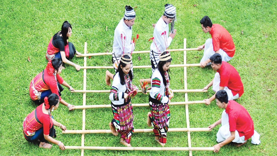 বাঁশনৃত্য