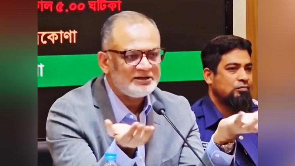 পদ্মা সেতুর দায় পরিশোধ করতে গিয়ে চালের দাম ২০ টাকা বেড়ে গেছে: বাণিজ্য উপদেষ্টা