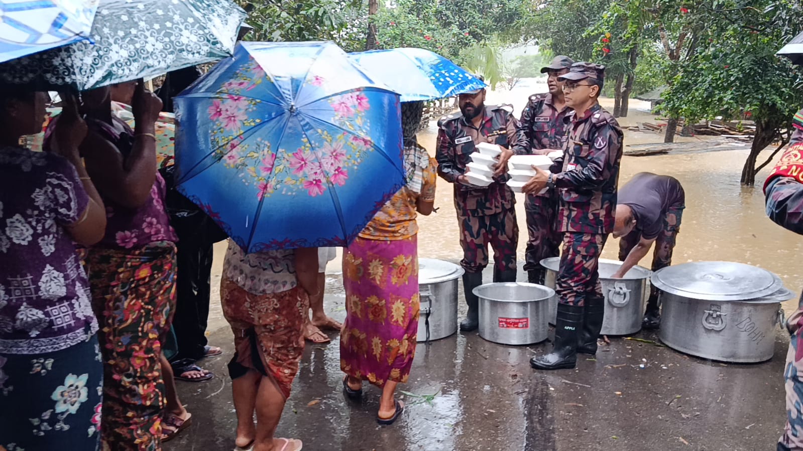 বন্যাকবলিত ১১ জেলায় বিজিবি মোতায়েন