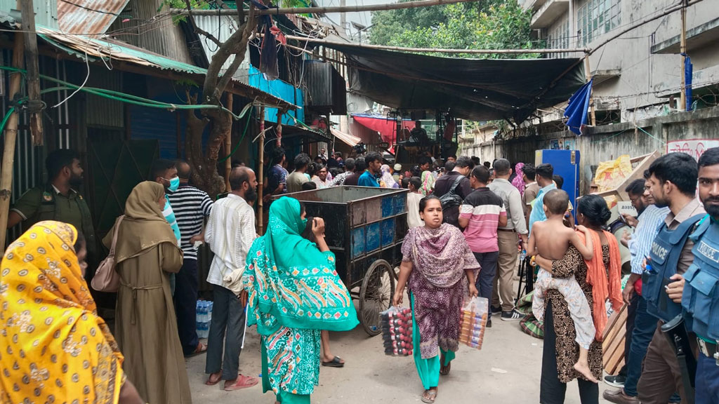 টঙ্গীর হাজির মাজার বস্তিতে মাদকের আস্তানা উচ্ছেদ