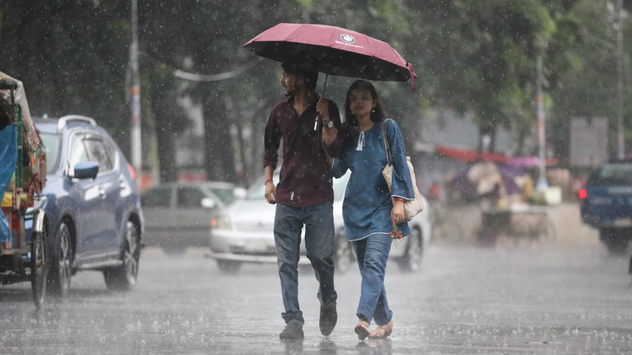 মৌসুমি বায়ু বিস্তারে বাড়বে বৃষ্টি, ১০ অঞ্চলে ঝড়ের আভাস