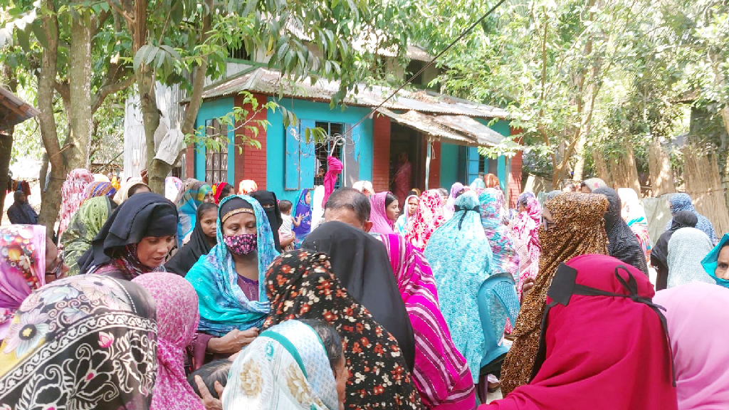 গ্রামের বাড়ি পৌঁছেছে বৃষ্টির মরদেহ