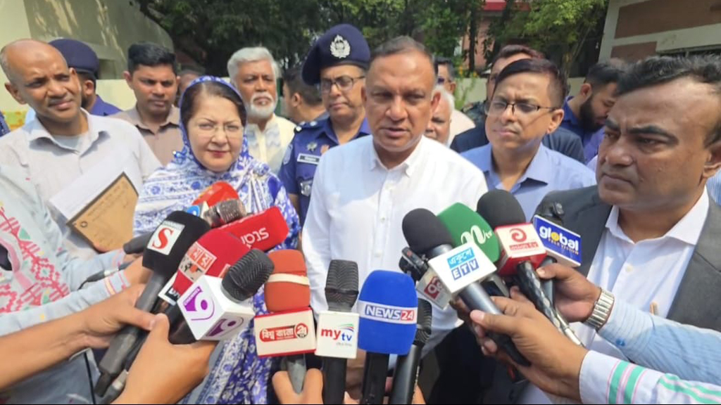 রূপগঞ্জে জামদানি ভিলেজ প্রকল্প পরিদর্শনে বস্ত্র ও পাট প্রতিমন্ত্রী