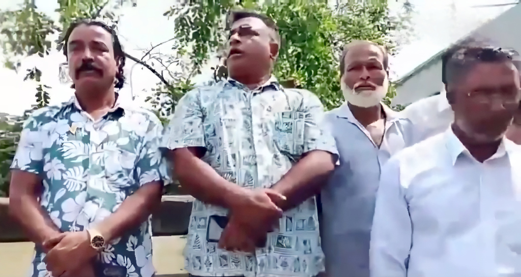 ‘জয় বাংলা’ স্লোগান দিয়ে বক্তব্য শেষ করলেন রিকশাচালক দলের নেতা, বিতর্ক