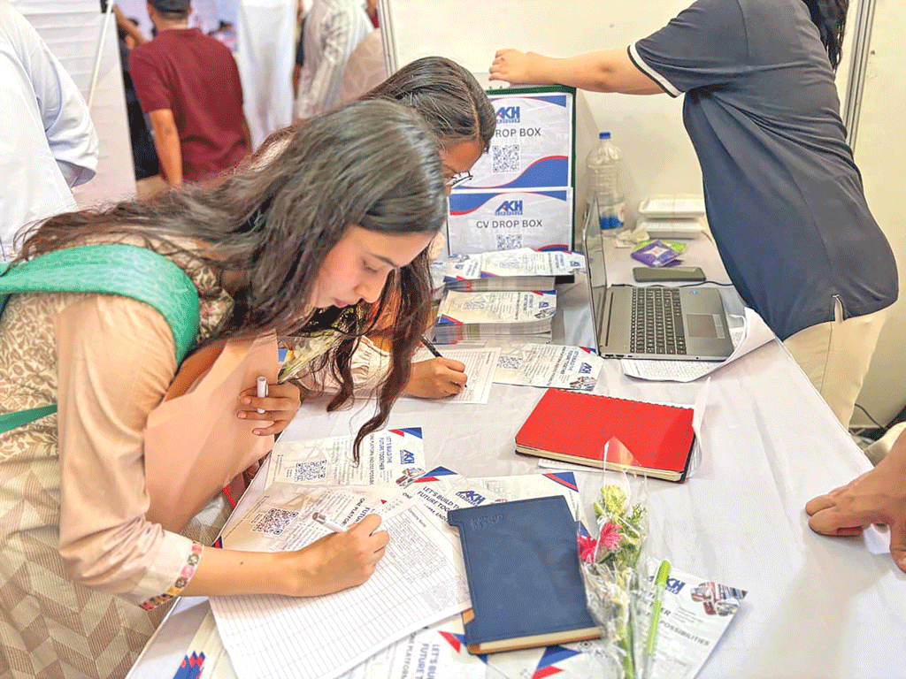 বুটেক্সে চাকরির মেলা সিভি হাতে স্বপ্নের পথে