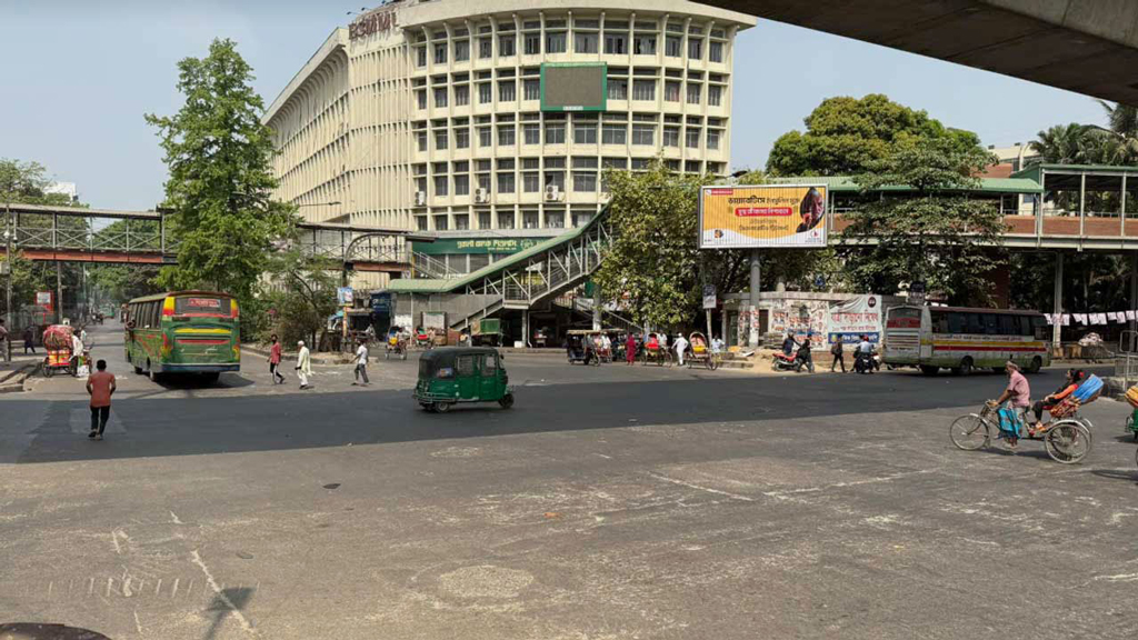 ঢাকার বাতাস আজ সহনীয়, শীর্ষে কাম্পালা