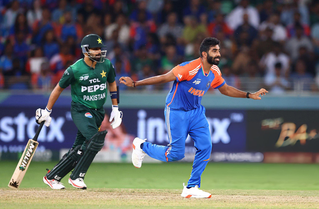 ‘বিমান ভূপাতিত’ উদ্‌যাপনে রউফকে বুমরার জবাব