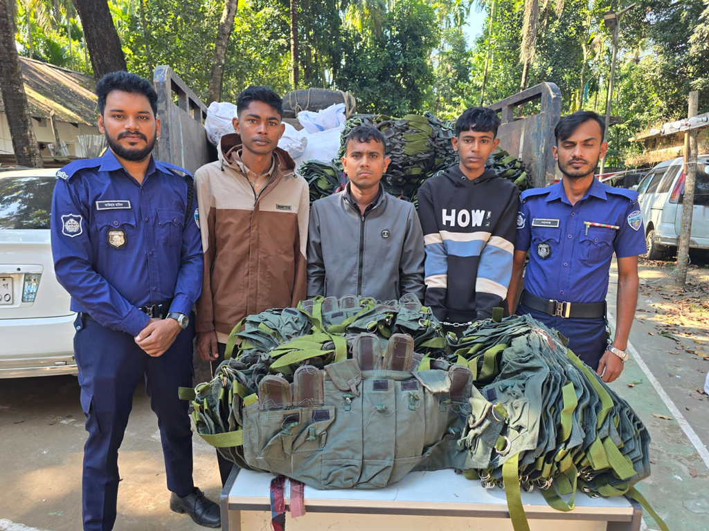 আরাকান আর্মির জন্য নেওয়া হচ্ছিল ১৬০০ বাউন্ডলি, গ্রেপ্তার ৩