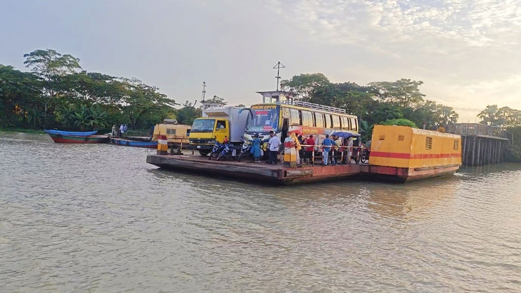 অতিরিক্ত ভাড়া আদায় করায় ফেরিঘাটের ইজারা বাতিল