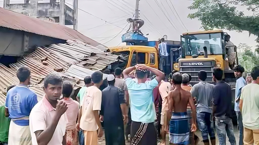 পাটগ্রামে ট্রাক-ইজিবাইক সংঘর্ষে নিহত ৩, দুজন আশঙ্কাজনক