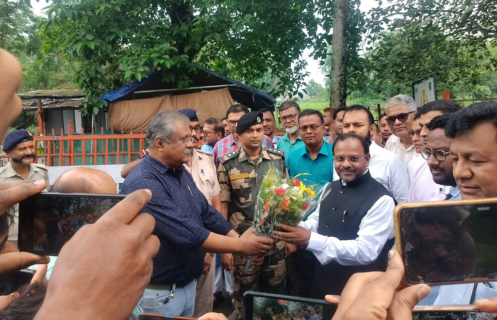 আমরা একে অপরের ভাইয়ের মতো: বুড়িমারীতে ভারতীয় সহকারী হাইকমিশনার