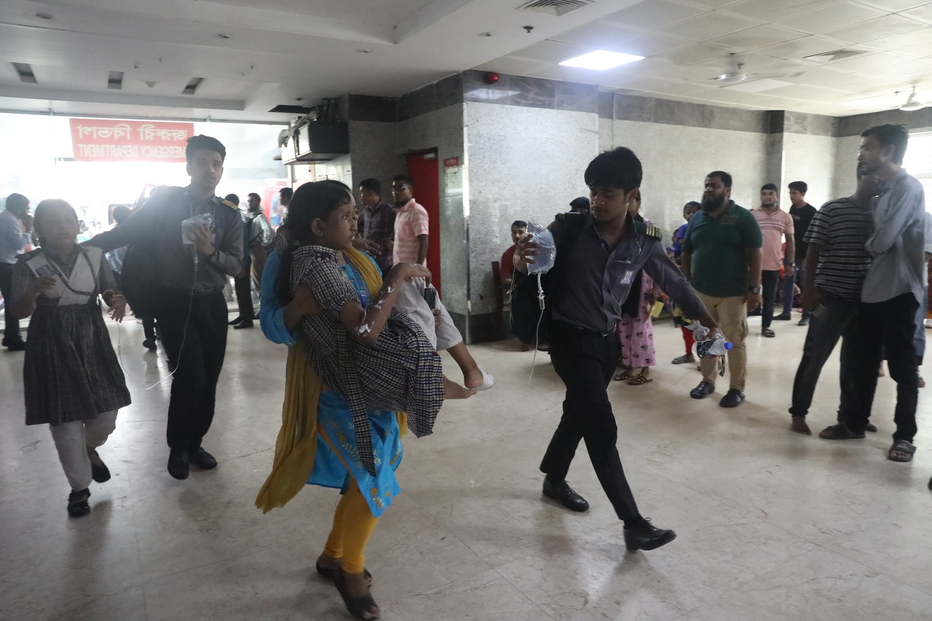 বিমান বিধ্বস্ত: বার্ন ইউনিটে আসা দগ্ধদের বেশিরভাগ শিক্ষার্থী, একজনের মৃত্যুর খবর