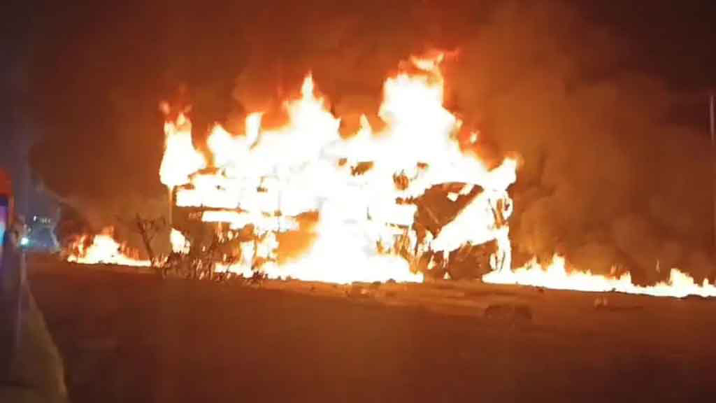 ভারতে বাসে আগুন, জীবন্ত দগ্ধ হয়ে ৯ জনের মৃত্যু