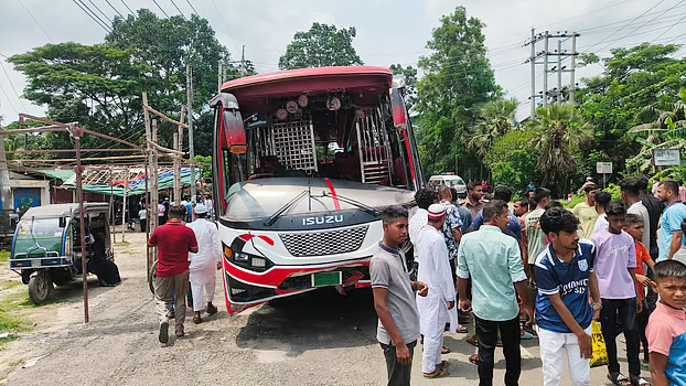 গোপালগঞ্জে বাস-মোটরসাইকেল সংঘর্ষে নিহত ৫, আহত ২০
