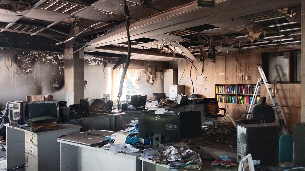 সিংগাইরে ইসলামী ব্যাংকে আগুন, ৩০ লাখ টাকার ক্ষয়ক্ষতি