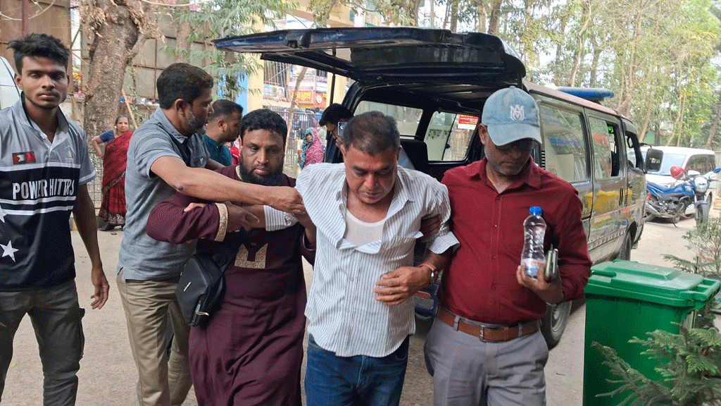 বোয়ালখালীতে প্লাস্টিক কারখানা শ্রমিকদের বিক্ষোভ, ২ সাংবাদিক আহত