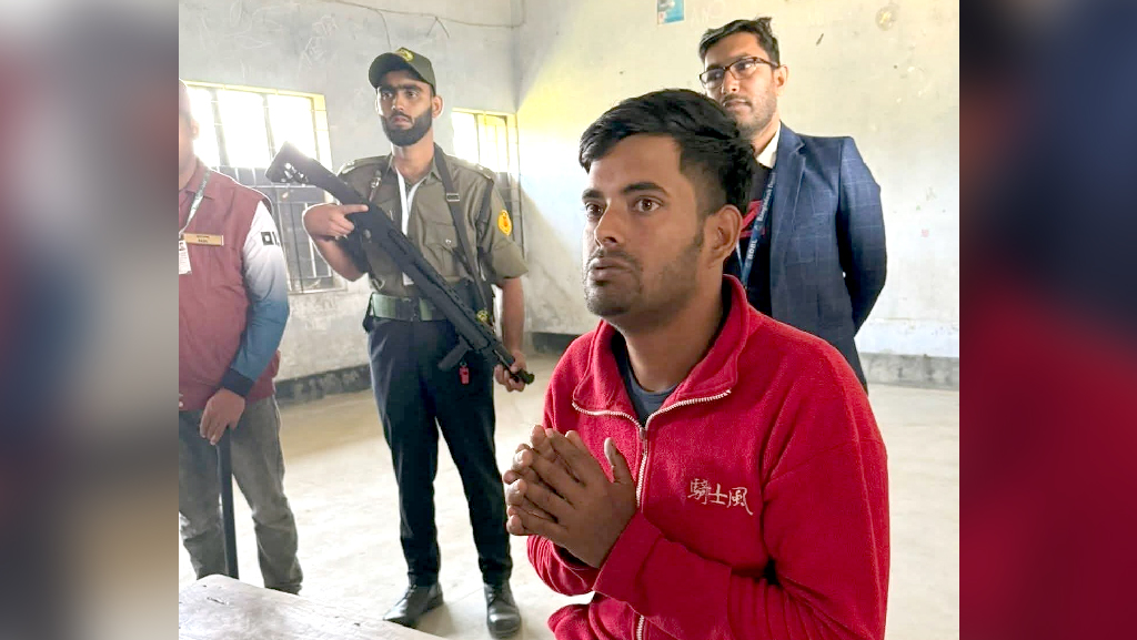 ব্যালট পেপার চুরি করতে গিয়ে যুবক ধরা
