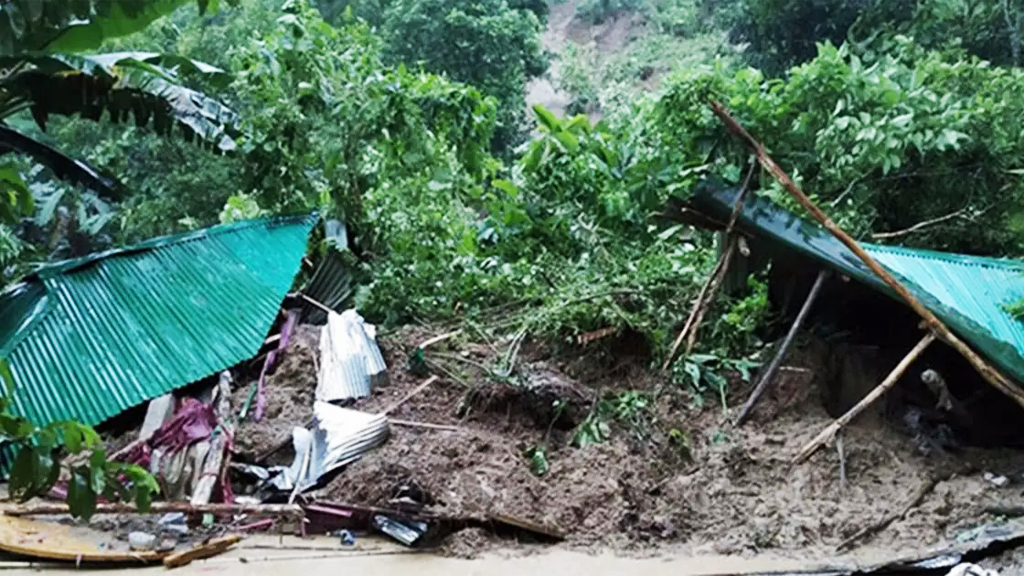 কক্সবাজার ও বান্দরবানে পাহাড়ধসে ৭ জনের মৃত্যু