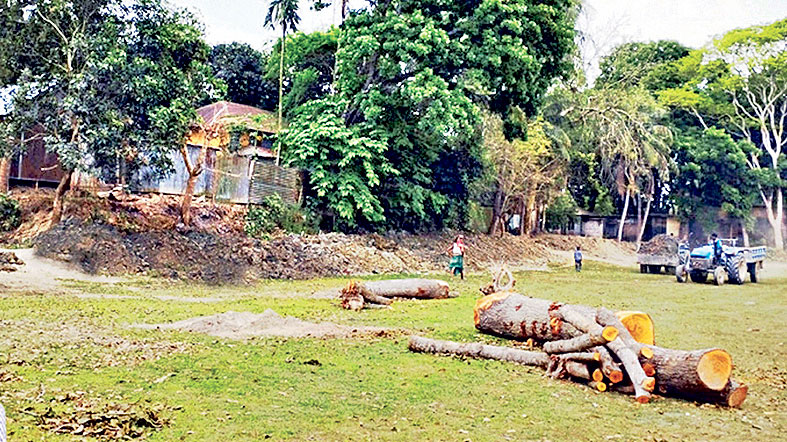 খেলার মাঠ ‘দখল’ করলেন আওয়ামী লীগের নেতা