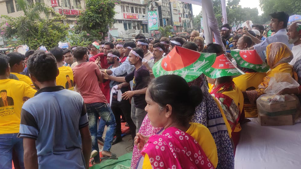 বায়তুল মোকাররমে কৃষক লীগের সমাবেশে দুপক্ষের মারামারি