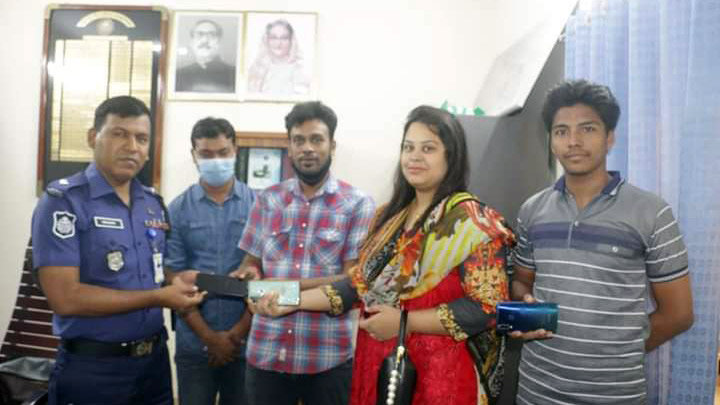 ফোন উদ্ধার করে মালিককে দিল পুলিশ