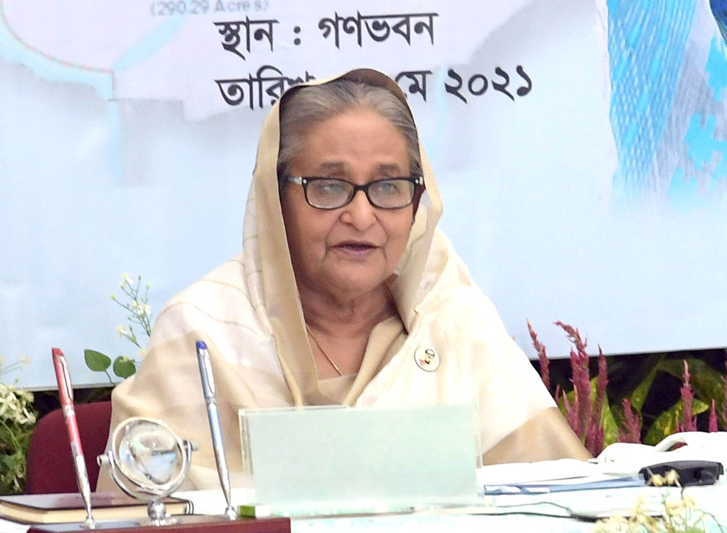 একটা ঈদ বাড়িতে না করলে কি ক্ষতি হয়, যেখানে আছেন সেখানেই থাকুন
