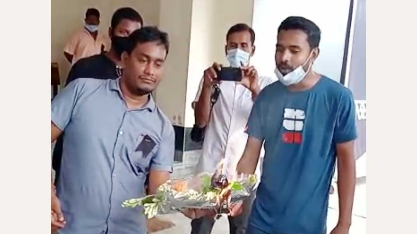 রাবি উপাচার্যকে শুভেচ্ছা জানাতে গিয়ে তোপের মুখে বিএনপিপন্থী কর্মকর্তারা