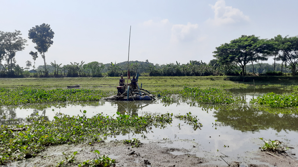 কপোতাক্ষ থেকে বালু  উত্তোলন থামছেই না